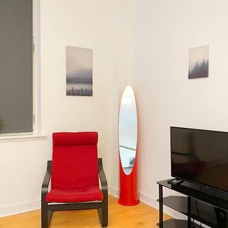 Cozy Nights - Ibrox Street Apartment กลาสโกว์ ภายนอก รูปภาพ