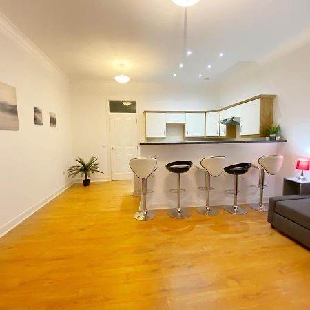 Cozy Nights - Ibrox Street Apartment กลาสโกว์ ภายนอก รูปภาพ