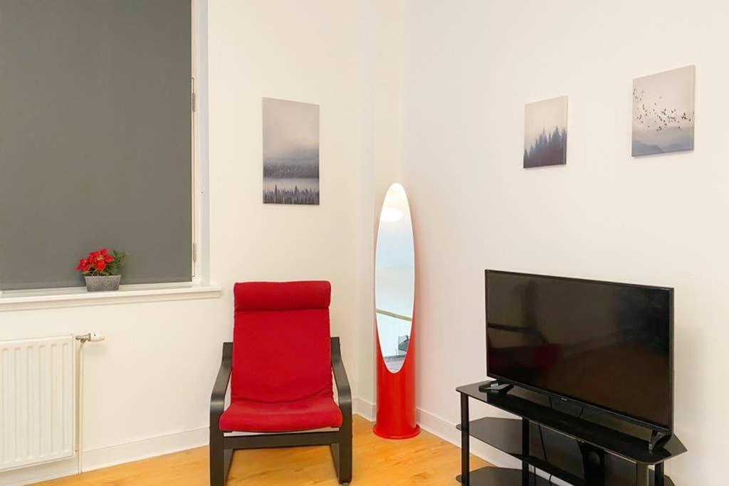 Cozy Nights - Ibrox Street Apartment กลาสโกว์ ภายนอก รูปภาพ