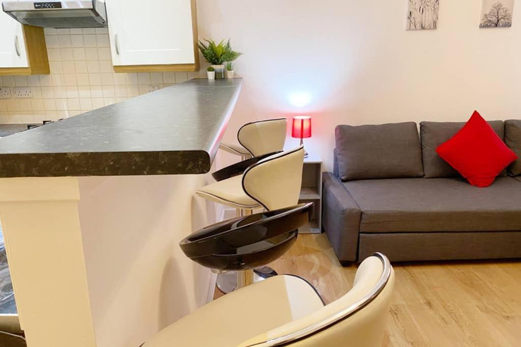 Cozy Nights - Ibrox Street Apartment กลาสโกว์ ภายนอก รูปภาพ