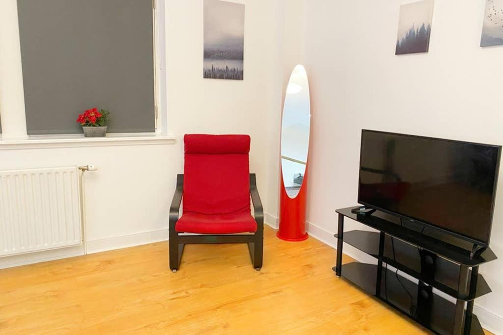 Cozy Nights - Ibrox Street Apartment กลาสโกว์ ภายนอก รูปภาพ