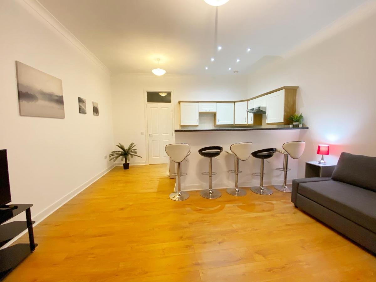 Cozy Nights - Ibrox Street Apartment กลาสโกว์ ภายนอก รูปภาพ